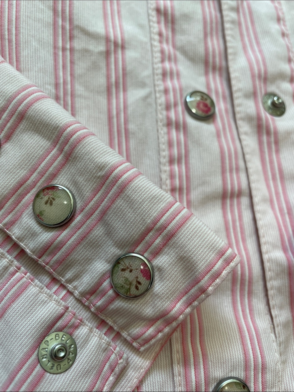 GAP Vintage Women's Western Pink Striped Button-Down (floral snaps) Shirt Medium - Picture 6 of 15